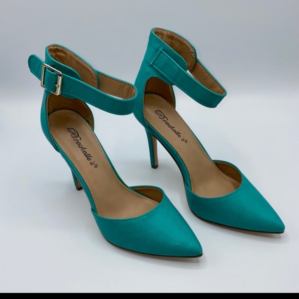 Ankle Strap pointed toe Heels Breckelles Isabelle  size 6